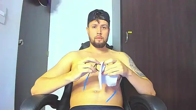 Snapshot of bastianwatson10 chatting on November 2025 04:29:01 PM bastianwatson10 online show from November 2025 04:29:01 PM