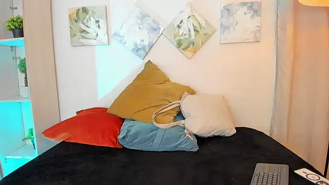 iiangel  online show from November 2025 02:56:02 AM