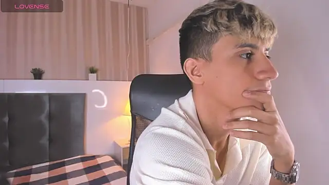 Allex Cano online show from February 2025 04:15:01 PM