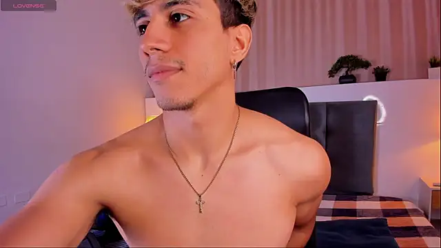 Allex Cano online show from March 2025 06:15:02 PM