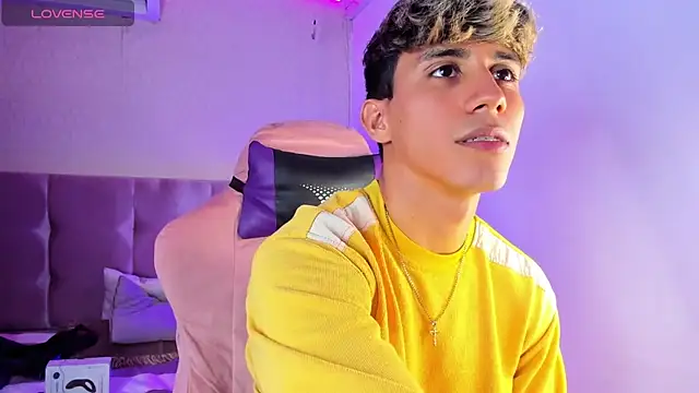 Allex Cano online show from March 2025 06:20:02 PM