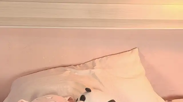 Snapshot of emily_sweett24 chatting on November 2025 12:33:02 PM emily sweett24 online show from November 2025 12:33:02 PM