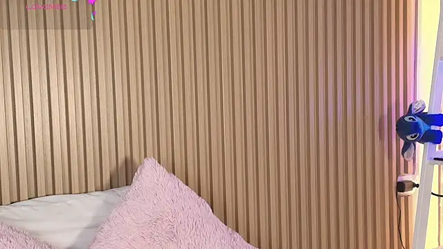 emily sweett24 online show from April 2026 12:35:02 PM