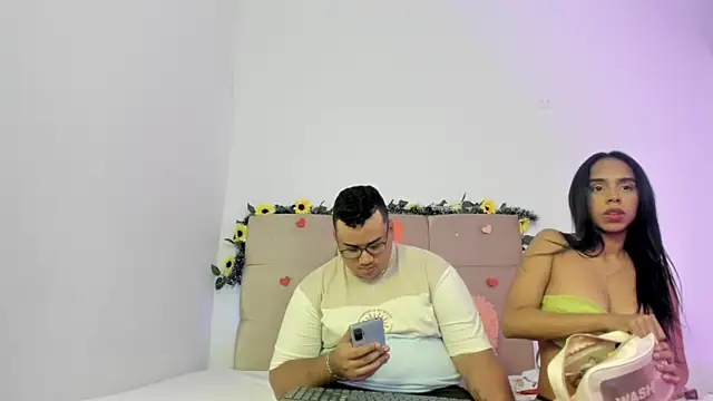 Snapshot of MICHAEL_AND_SHARON chatting on March 2025 03:09:02 AM MICHAEL AND SHARON online show from March 2025 03:09:02 AM