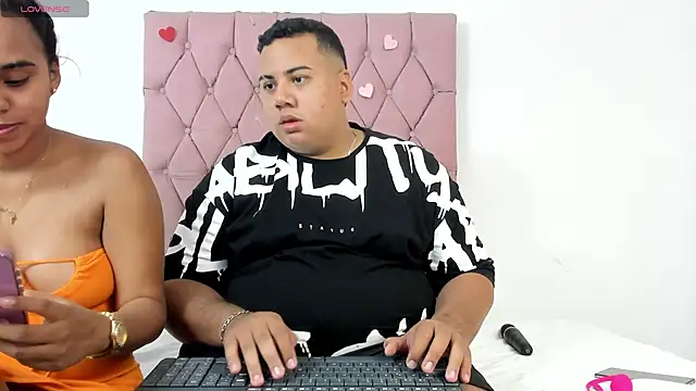 Snapshot of MICHAEL_AND_SHARON chatting on October 2025 01:41:02 AM MICHAEL AND SHARON online show from October 2025 01:41:02 AM