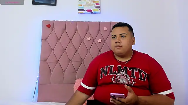 Snapshot of MICHAEL_AND_SHARON chatting on October 2025 04:24:02 AM MICHAEL AND SHARON online show from October 2025 04:24:02 AM