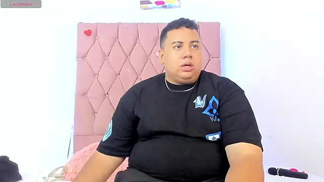 Snapshot of MICHAEL_AND_SHARON chatting on October 2025 04:13:01 AM MICHAEL AND SHARON online show from October 2025 04:13:01 AM