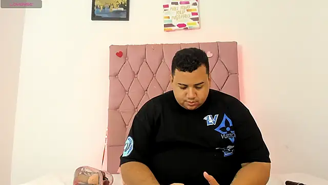 Snapshot of MICHAEL_AND_SHARON chatting on October 2025 04:20:02 AM MICHAEL AND SHARON online show from October 2025 04:20:02 AM