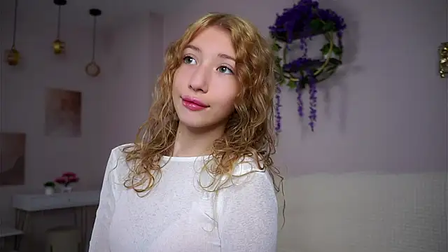 SunnivaCovil online show from October 2025 01:51:01 PM