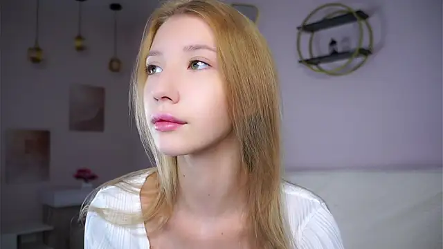 SunnivaCovil online show from November 2025 01:34:02 PM