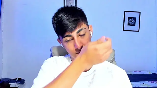 Snapshot of babymaik chatting on December 2025 01:50:02 PM babymaik online show from December 2025 01:50:02 PM