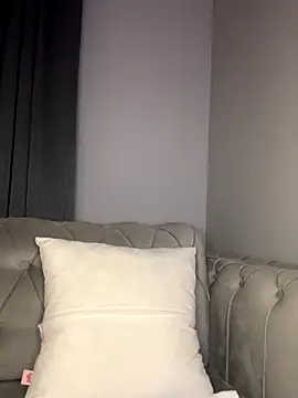 laraaaaaa online show from October 2025 04:55:01 PM