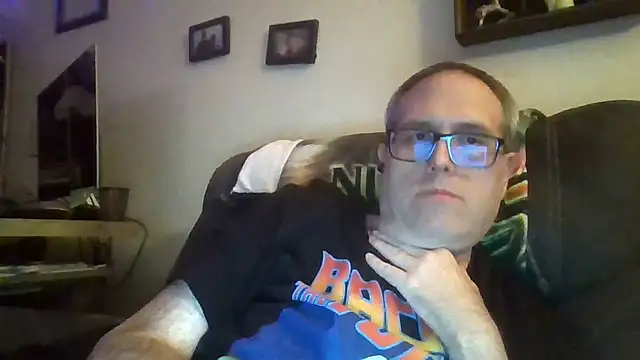 Snapshot of Smallone327 chatting on September 2025 03:52:01 AM Smallone327 online show from September 2025 03:52:01 AM