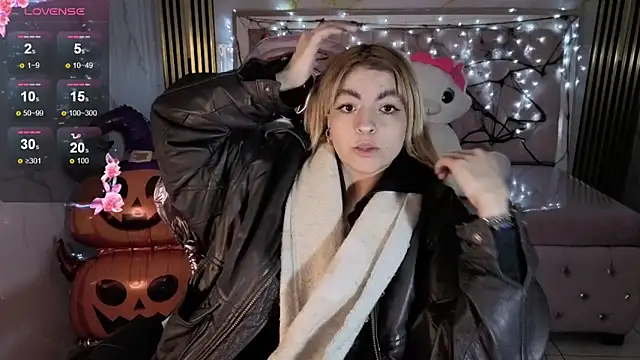 lili conor s online show from October 2025 03:52:02 AM