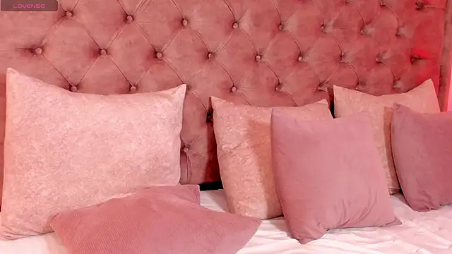 Snapshot of regina_noctixx chatting on November 2025 05:17:01 AM regina noctixx online show from November 2025 05:17:01 AM