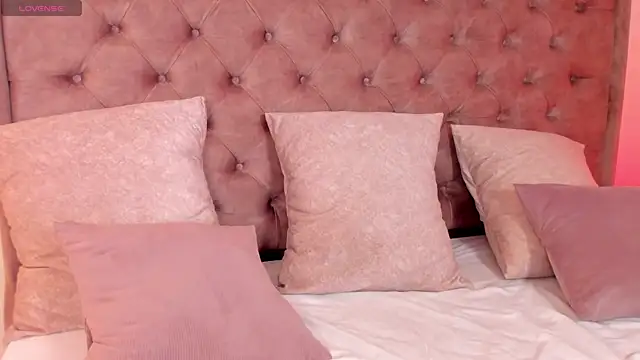 Snapshot of regina_noctixx chatting on November 2025 01:04:02 AM regina noctixx online show from November 2025 01:04:02 AM