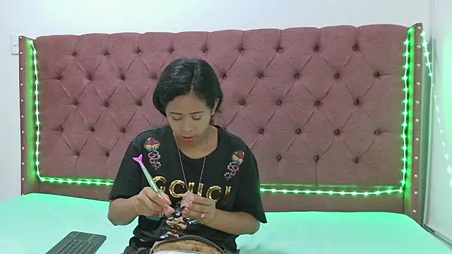 couple hotfox online show from March 2025 01:22:01 AM