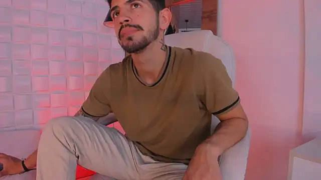 AlejandroStormm online show from October 2025 03:40:02 AM