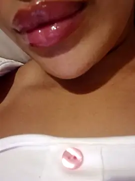 Snapshot of Sexlove1xo chatting on September 2025 12:03:02 AM Sexlove1xo online show from September 2025 12:03:02 AM