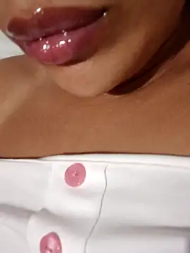 Snapshot of Sexlove1xo chatting on September 2025 03:27:02 PM Sexlove1xo online show from September 2025 03:27:02 PM