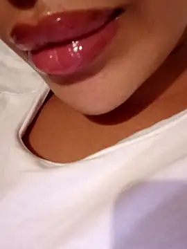 Snapshot of Sexlove1xo chatting on September 2025 02:33:02 PM Sexlove1xo online show from September 2025 02:33:02 PM