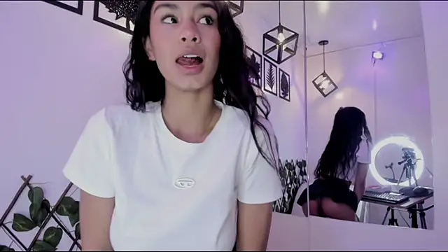 Anniie  Evans online show from March 2025 02:37:01 PM