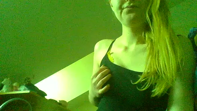 Snapshot of PoppyRoseX chatting on February 2025 03:30:02 PM PoppyRoseX online show from February 2025 03:30:02 PM