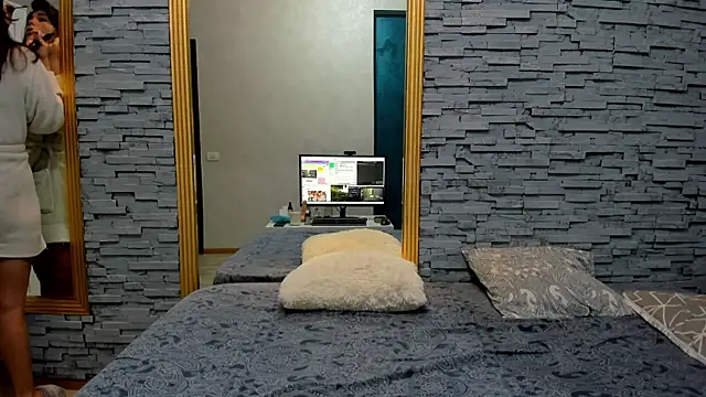 Snapshot of Bella_Posh chatting on March 2025 07:19:02 AM Bella Posh online show from March 2025 07:19:02 AM