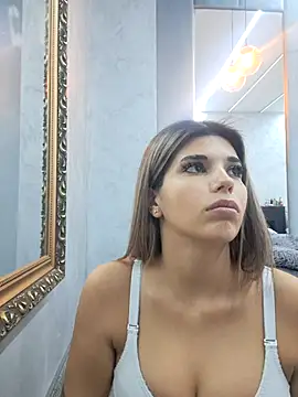 Snapshot of Bella_Posh chatting on October 2025 05:06:01 AM Bella Posh online show from October 2025 05:06:01 AM