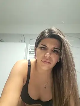 Snapshot of Bella_Posh chatting on October 2025 06:34:02 AM Bella Posh online show from October 2025 06:34:02 AM