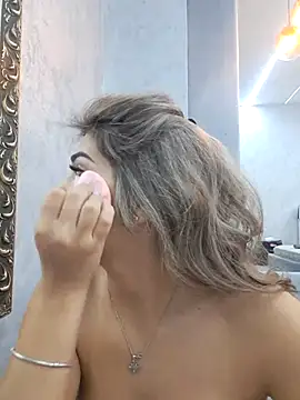 Snapshot of Bella_Posh chatting on November 2025 05:50:01 AM Bella Posh online show from November 2025 05:50:01 AM