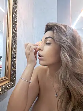 Snapshot of Bella_Posh chatting on November 2025 09:20:01 AM Bella Posh online show from November 2025 09:20:01 AM