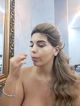 Snapshot of Bella_Posh chatting on November 2025 05:53:02 AM Bella Posh online show from November 2025 05:53:02 AM