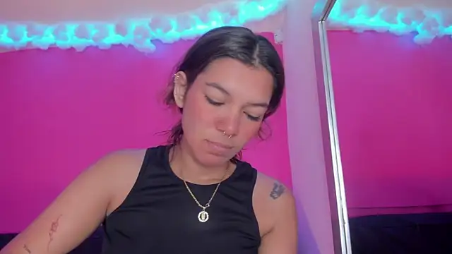 Snapshot of violett_24_ chatting on March 2025 12:55:02 PM violett 24 online show from March 2025 12:55:02 PM