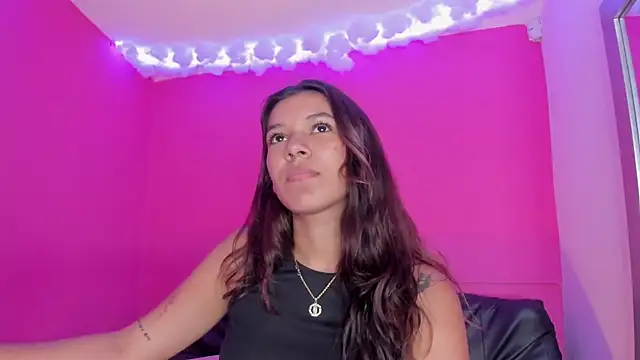 Snapshot of violett_24_ chatting on March 2025 07:06:02 PM violett 24 online show from March 2025 07:06:02 PM