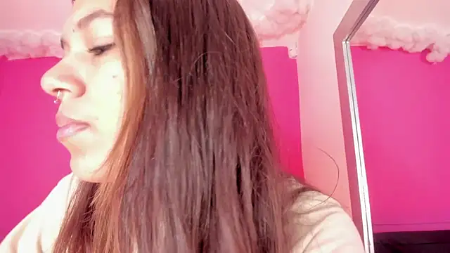 Snapshot of violett_24_ chatting on March 2025 12:34:01 PM violett 24 online show from March 2025 12:34:01 PM