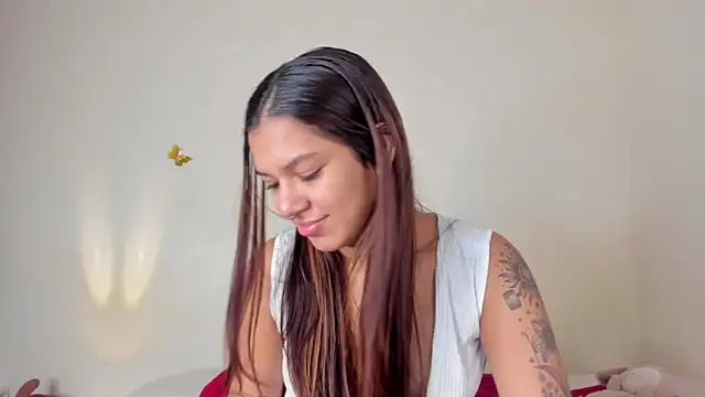 Snapshot of violett_24_ chatting on October 2025 11:47:01 PM violett 24 online show from October 2025 11:47:01 PM