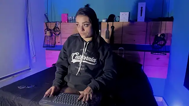 ChloeAllennn online show from April 2026 02:00:02 PM