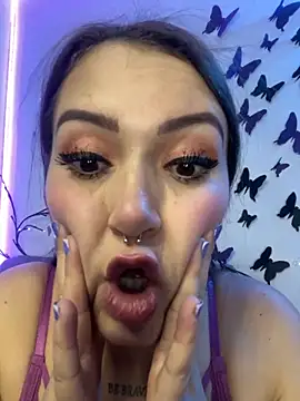 Luna kitty online show from November 2025 12:56:01 PM