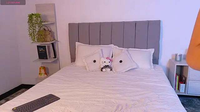 Snapshot of zarahCute chatting on November 2025 11:59:01 PM zarahCute online show from November 2025 11:59:01 PM