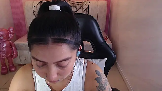 Snapshot of madhison_klain_s chatting on October 2025 08:21:02 PM madhison klain s online show from October 2025 08:21:02 PM