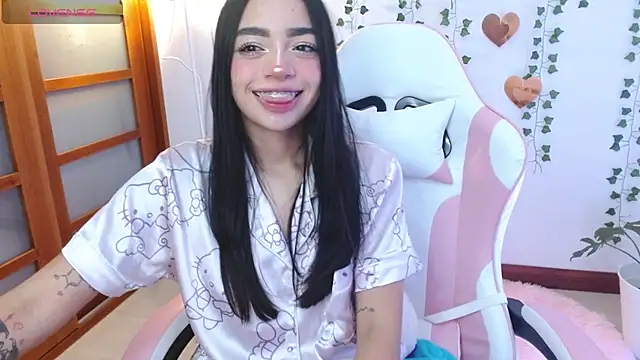 Snapshot of hellokitty__valery chatting on June 2026 02:00:01 AM hellokitty valery online show from June 2026 02:00:01 AM