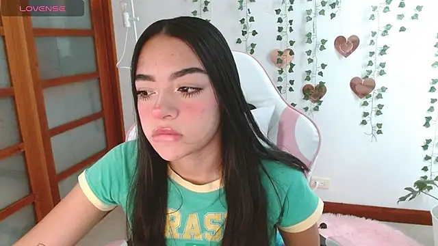 Snapshot of hellokitty__valery chatting on June 2026 09:19:02 PM hellokitty valery online show from June 2026 09:19:02 PM