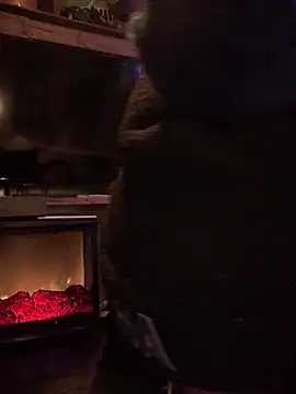 Polaroid White online show from March 2025 08:45:01 AM