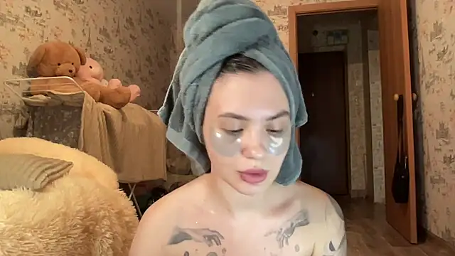 Just Scarlet  online show from March 2025 05:10:02 PM