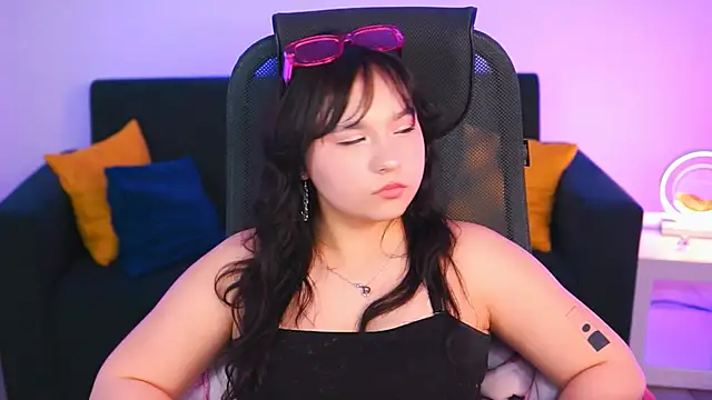 Snapshot of HanaWise chatting on February 2025 02:15:02 PM HanaWise online show from February 2025 02:15:02 PM