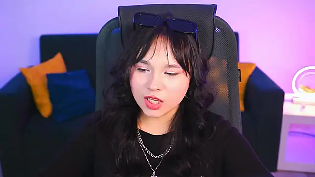 Snapshot of HanaWise chatting on February 2025 02:33:01 PM HanaWise online show from February 2025 02:33:01 PM