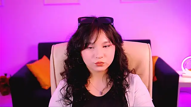 Snapshot of HanaWise chatting on March 2025 04:28:01 AM HanaWise online show from March 2025 04:28:01 AM