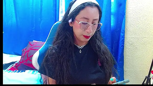 Gia leinn online show from June 2026 09:04:01 PM