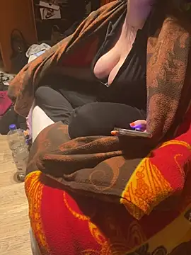 Tightassslut18 online show from February 2025 07:30:01 PM